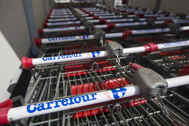 Carrefour afunda mais de 13% depois de rever estimativas