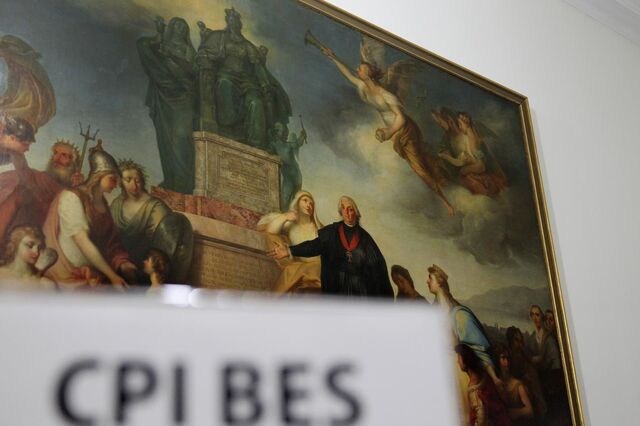 As trancas à porta colocadas pelos deputados