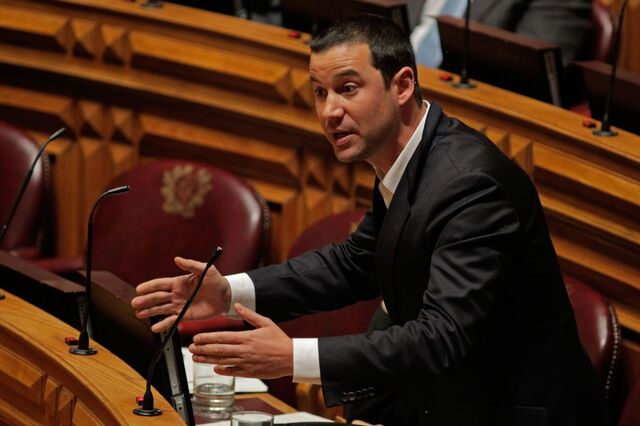 PS desafia Passos a esclarecer suposta 'dissonância' de Maria Luís Albuquerque