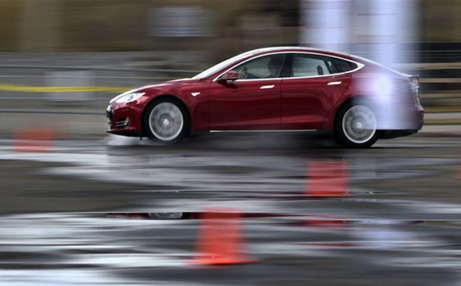 BLOOMBERG TV - The Entire History of Tesla in Two Minutes