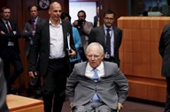 11 de Maio – Schäuble antes de mais uma reunião do Eurogrupo
“Se a Grécia quiser fazer um referendo, poderá ser útil. Poderá ser acertado perguntar ao povo grego para que decidam se estão dispostos a aceitar o que é necessário [para permanecer no euro] ou se querem uma alternativa”.
