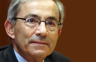 Christopher Pissarides, Professor da LSE, Prémio Nobel em 2010.


Nobel pelos seus contributos para o estudo de imperfeições na economia que geram, por exemplo, desemprego. Investiga mercado de trabalho e políticas monetária e orçamental.