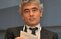 Tito Boeri, Professor na Universidadede Bocconi. 


Tito Boeri é actualmente o presidente da segurança social italiana, uma das 'contratações' surpresa de Matteo Renzi. É um dos economistas europeus mais prestigiados.