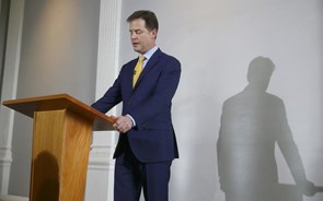 Nick Clegg demite-se e não está arrependido de se ter coligado com Cameron