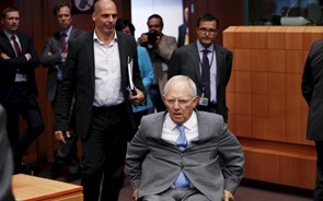 Schäuble não exclui incumprimento na Grécia