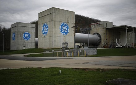 General Electric troca CEO.  Acções disparam mais de 15%