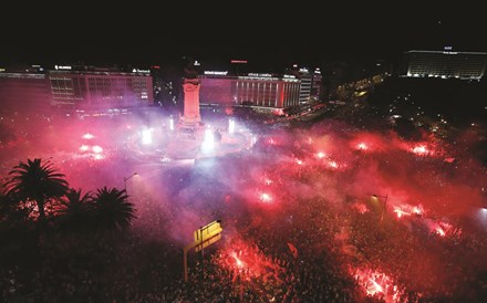 Acções do Benfica afundam 12% após bicampeonato