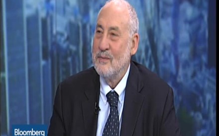 Stiglitz: Europa terá um problema 'muito sério' se a Grécia sair do euro