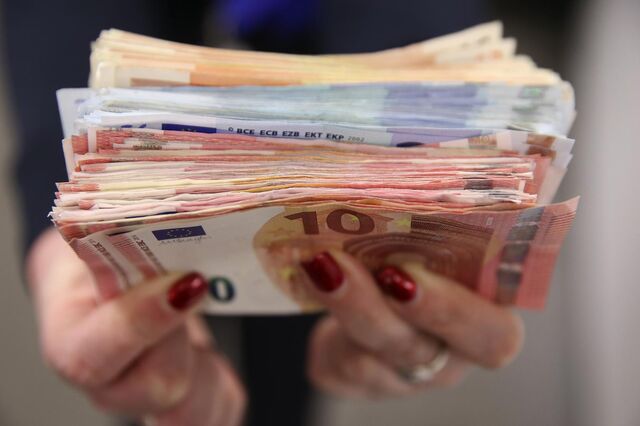 Quanto dinheiro tem na carteira? 30 euros, em média