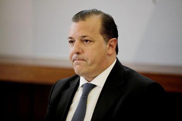 Governo cruza braços a taxa de acesso a aeroportos