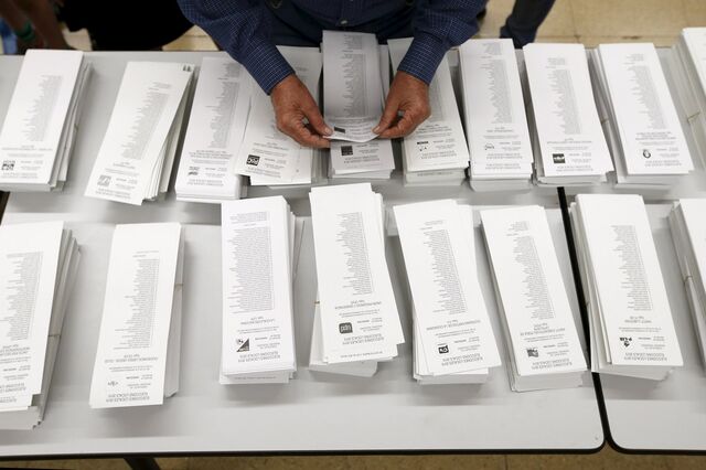 Bolsa espanhola desvaloriza mais de 1% após eleições regionais  