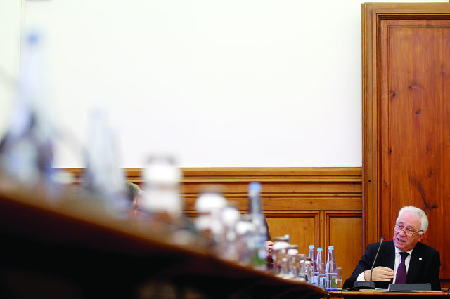 Carlos Costa elogia trabalho feito mas foge ao tema da recondução