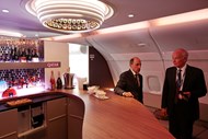 Bar na primeira classe de um Airbus SAS A380, da Qatar Airways