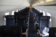 Interior do Embraer SA EJR-135LR, da BizCharters 