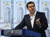 19 de Junho – Tsipras na Rússia, após a última reunião do Eurogrupo. 

“Todos os que estão a apostar em cenários de crise e terror vão ver que estão errados. Haverá uma solução, com base no respeito das regras da União Europeia e da democracia, que permitirá à Grécia regressar ao crescimento no euro. Na Europa temos a ilusão de que somos o umbigo do mundo, cooperando apenas com os nossos vizinhos directos. Mas o centro do mundo mudou de lugar.
