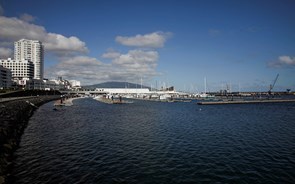 Ponta Delgada admite aplicar taxa turística de um euro por dormida em 2018