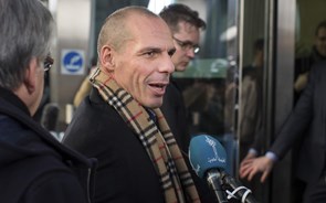 Varoufakis diz que saída da Grécia do resgate é 'mentira tóxica'