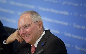 Schäuble 'sensibilizado' com elogios de portugueses