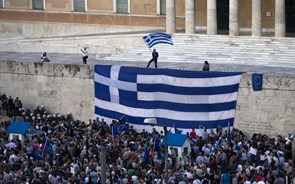 Atenas invadida por manifestações de sinal contrário