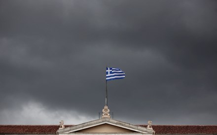 Gregos continuam a retirar dinheiro dos bancos