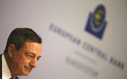 BCE mantém limite da linha de emergência aos bancos na Grécia