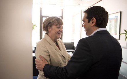 Angela Merkel diz ter recomendado a Tsipras que aceite proposta 'generosa'