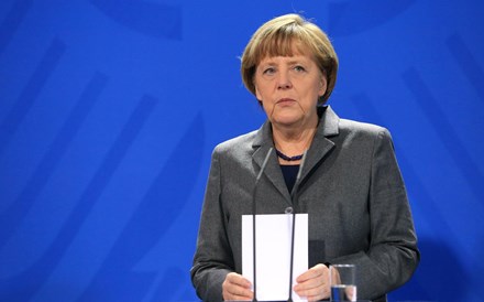 Angela Merkel reúne-se segunda-feira com líderes políticos alemães