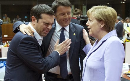 Fotogaleria: Porque estão Tsipras e Merkel a rir?