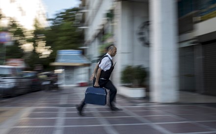 Juros da Grécia continuam a disparar e condicionam os restantes países periféricos