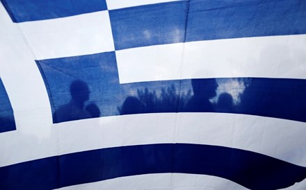 Parlamentos começam hoje a votar terceiro resgate à Grécia