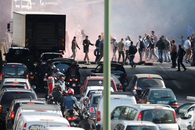 Uber suspende o serviço UberPOP em França após protestos violentos