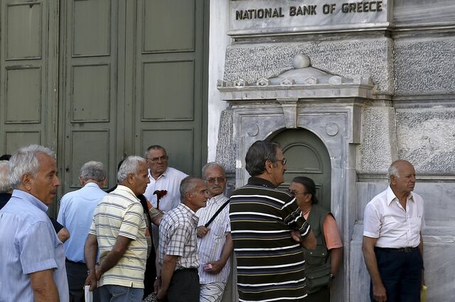 Pensionistas na Grécia vão poder levantar dinheiro no banco