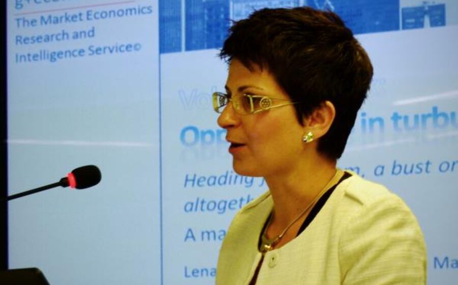 Lena Komileva