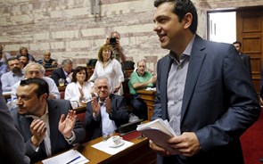 Tsipras confirma que Governo tinha planos de contingência para um 'Grexit'