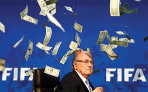 BBC: Blatter investigado pelo FBI devido a suspeita de subornos de 100 milhões