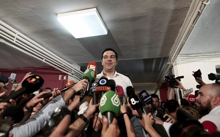 Tsipras feliz por 'vitória da democracia'  