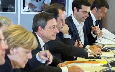 Europa prepara terceiro resgate mas também 'Grexit'