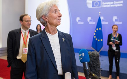 Lagarde: Negociações para terceiro resgate à Grécia não vão funcionar sem um alívio da dívida