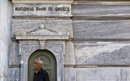 Quatro bancos gregos precisam de 14,4 mil milhões de euros de capital