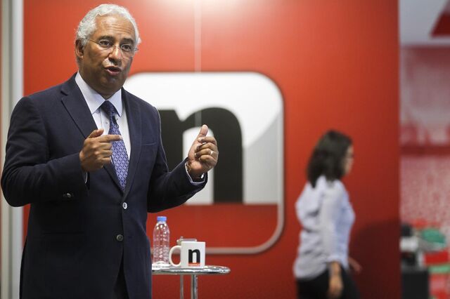 Cartazes do PS foram 'aselhice' e “disparate”, admite António Costa