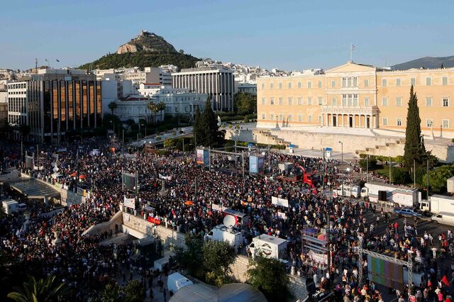 Após 12 anos, Grécia liberta-se de 'amarras' europeias