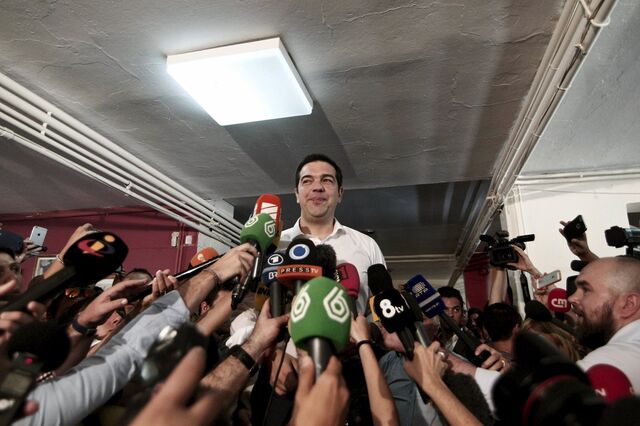 Tsipras feliz por 'vitória da democracia'  