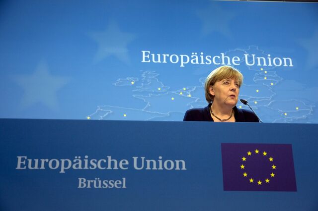 Merkel perde popularidade depois de aumentar apoio a refugiados