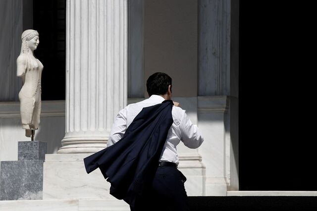 Alexis Tsipras antecipa hoje eleições para daqui a um mês
