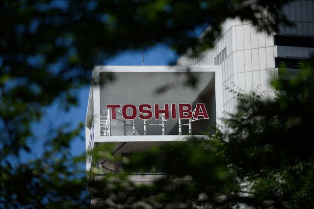 Lucro operacional da Toshiba afunda 90% e diretor de operações renuncia por má conduta