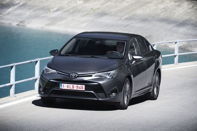 Automóveis no Weekend: Toyota Avensis