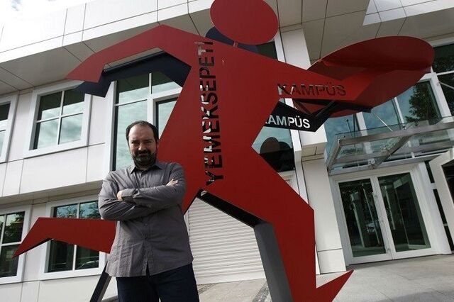 Empresário turco não esquece funcionários na hora de vender a empresa. Cada um ganha 215 mil euros