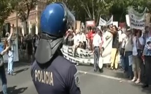 Emigrantes manifestantes não aceitam propostas do Novo Banco para devolução das poupanças 