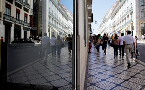 Confiança dos consumidores portugueses volta a recuar com piores expectativas económicas