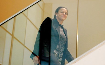 Isabel dos Santos propõe comprar participação no BFA